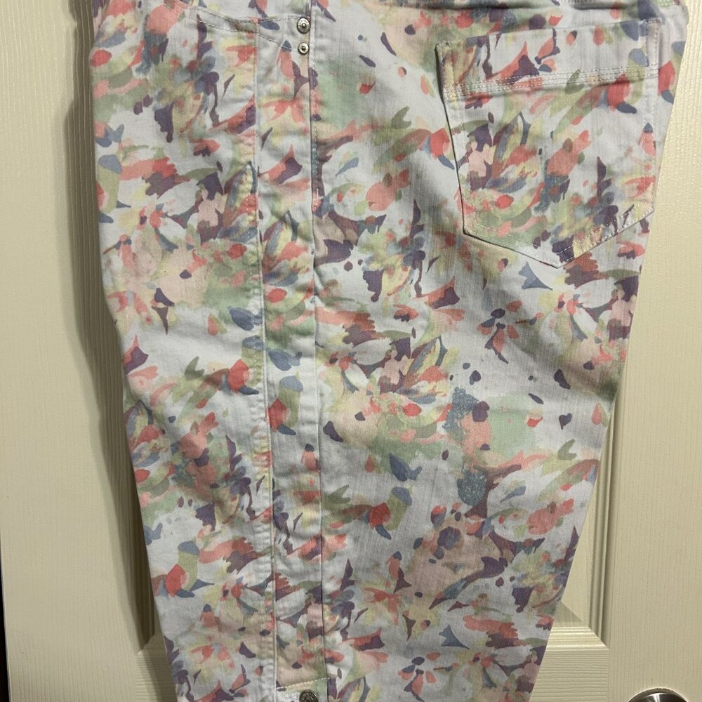 Women Plus Gloria Vanderbilt Skimmer 16W Capri's. (1210)